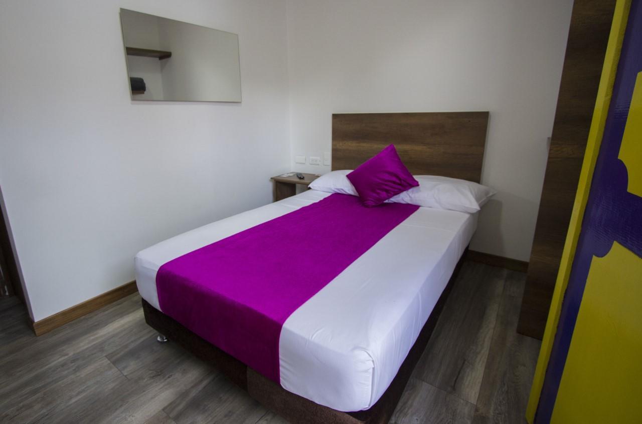 Hotel Junior Plaza Apía エクステリア 写真