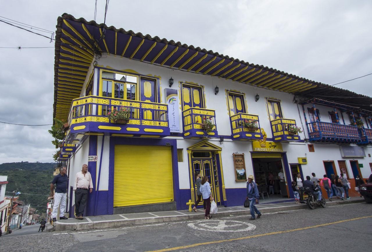 Hotel Junior Plaza Apía エクステリア 写真