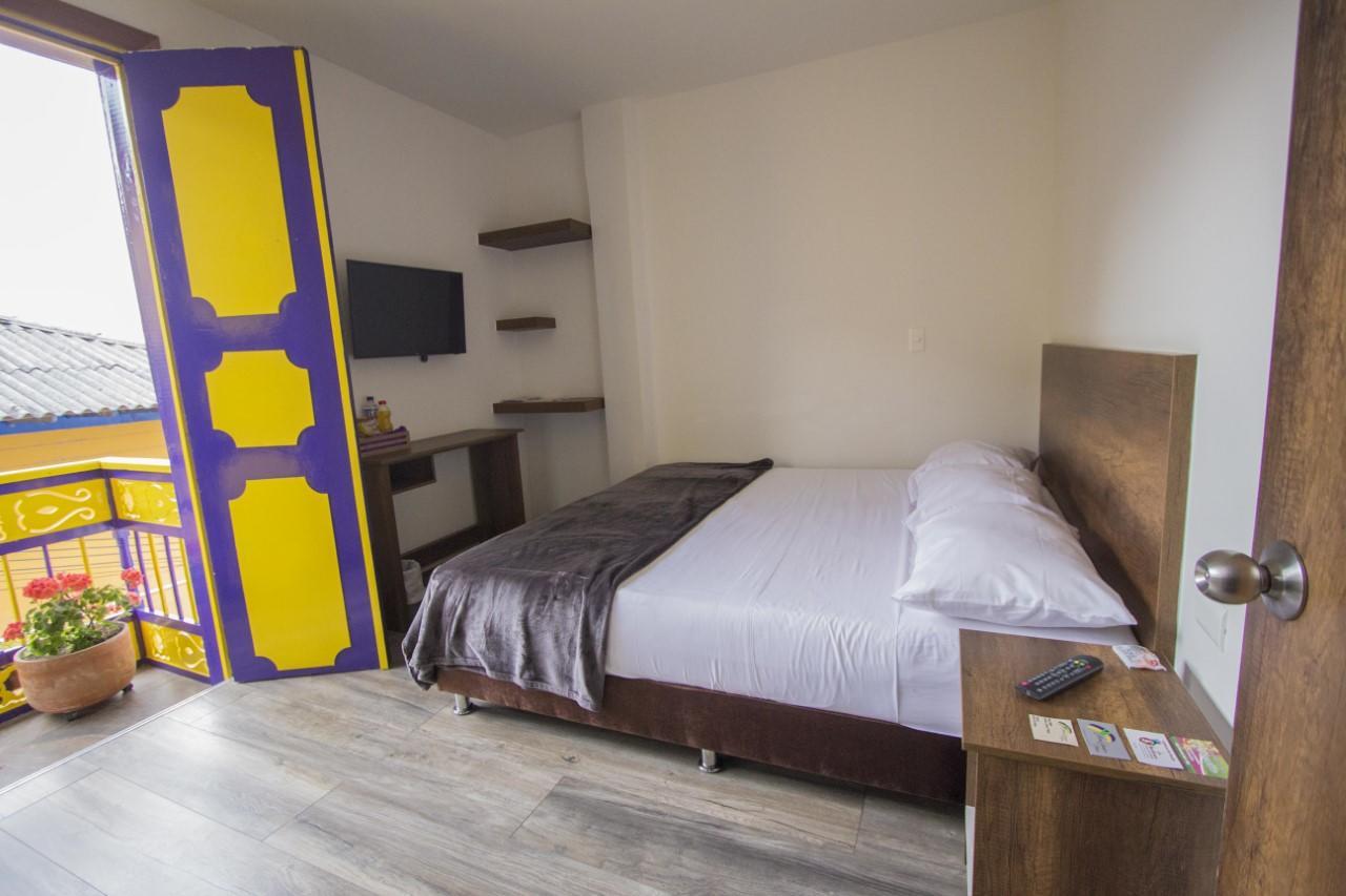 Hotel Junior Plaza Apía エクステリア 写真