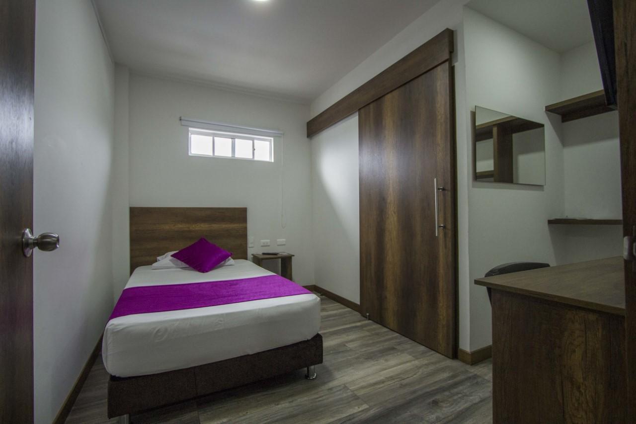 Hotel Junior Plaza Apía エクステリア 写真