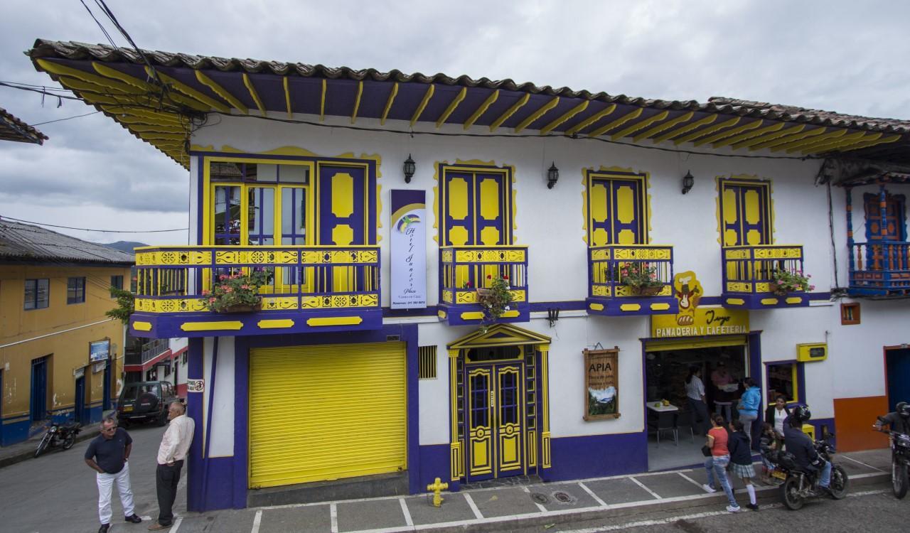 Hotel Junior Plaza Apía エクステリア 写真