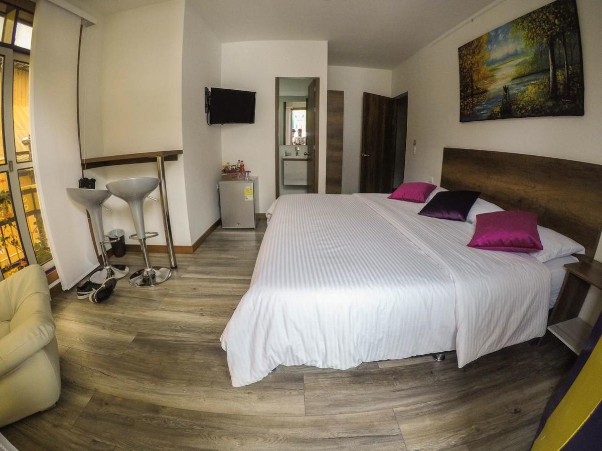 Hotel Junior Plaza Apía エクステリア 写真