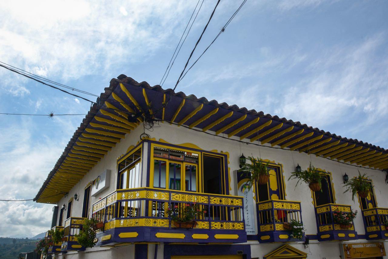 Hotel Junior Plaza Apía エクステリア 写真