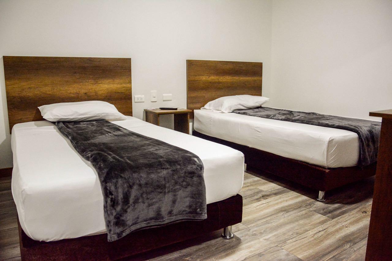 Hotel Junior Plaza Apía エクステリア 写真