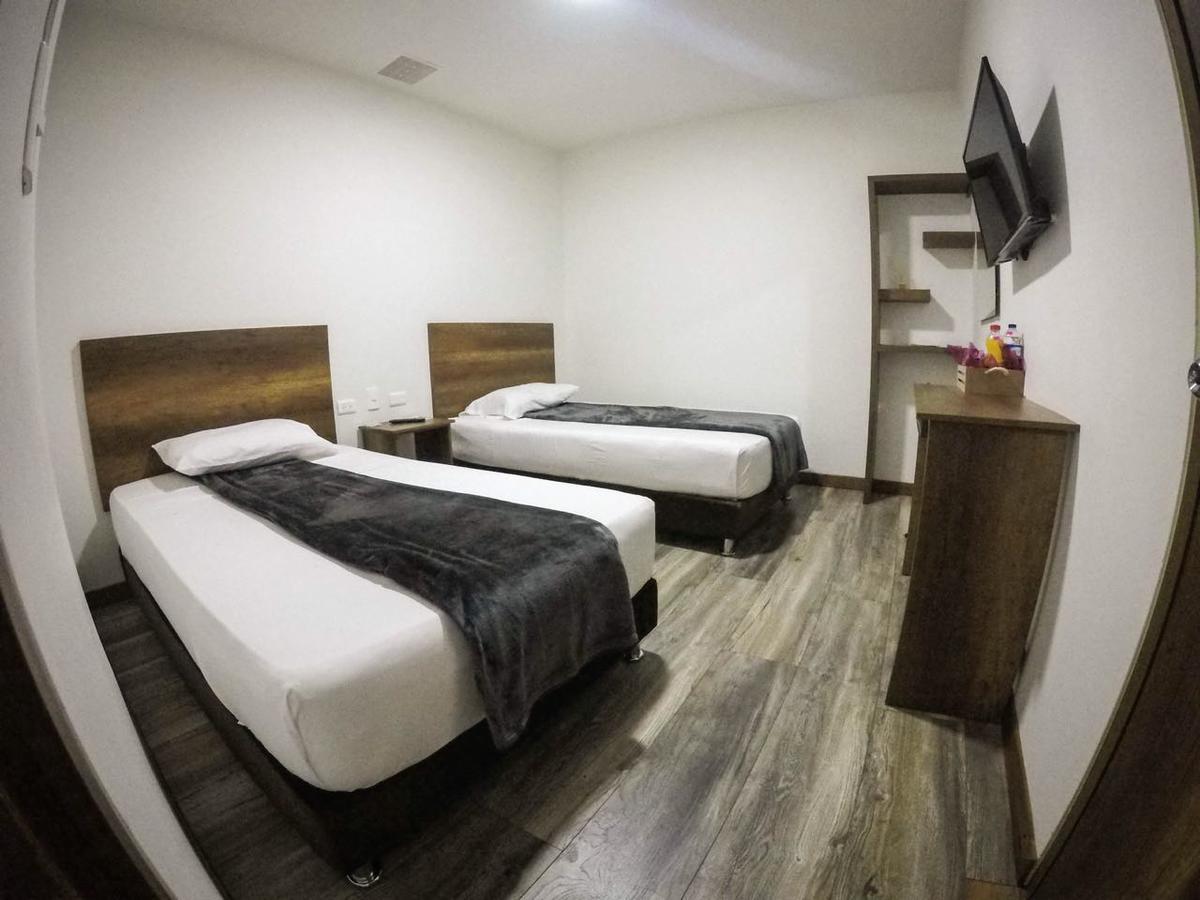 Hotel Junior Plaza Apía エクステリア 写真