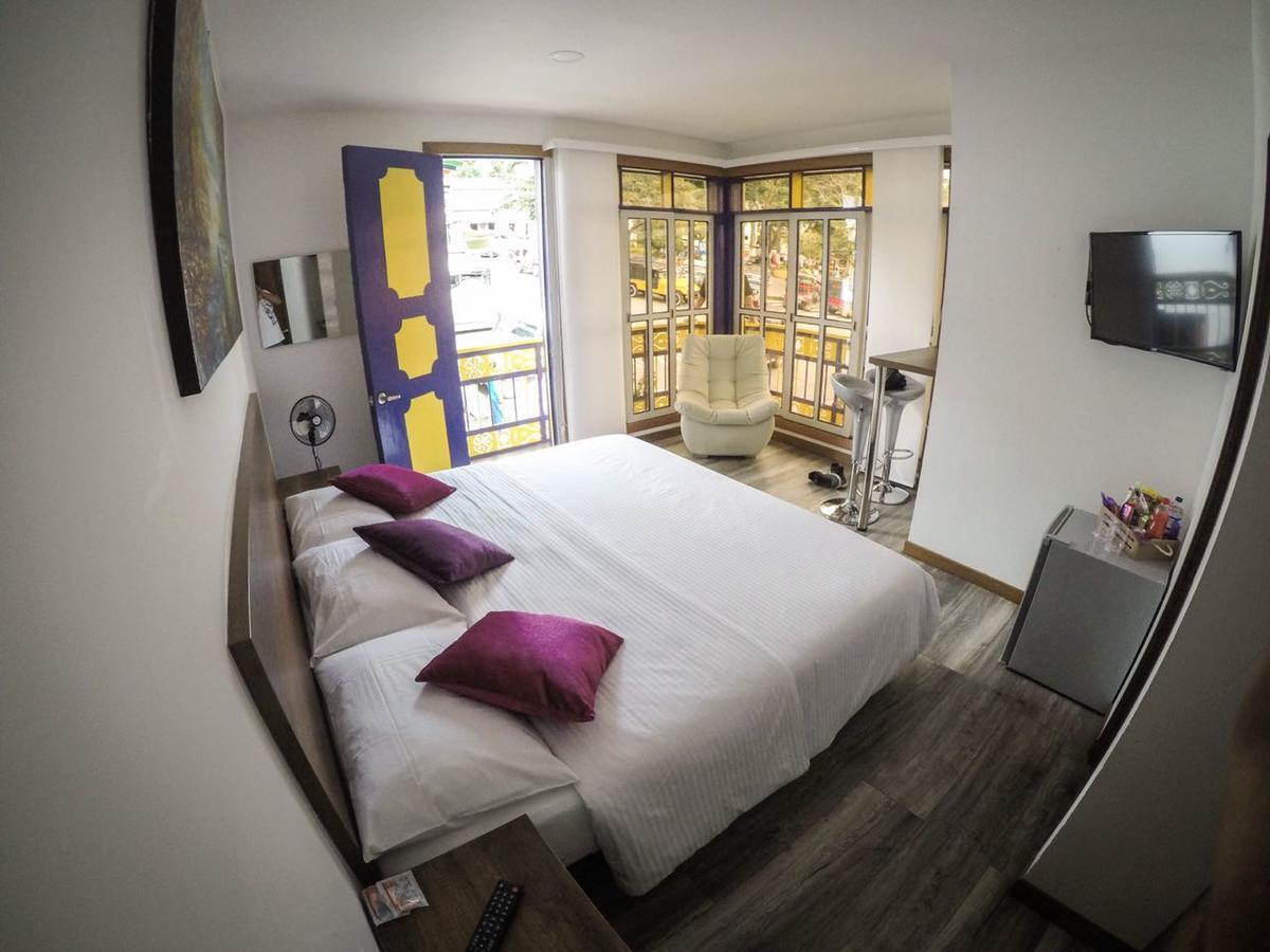 Hotel Junior Plaza Apía エクステリア 写真