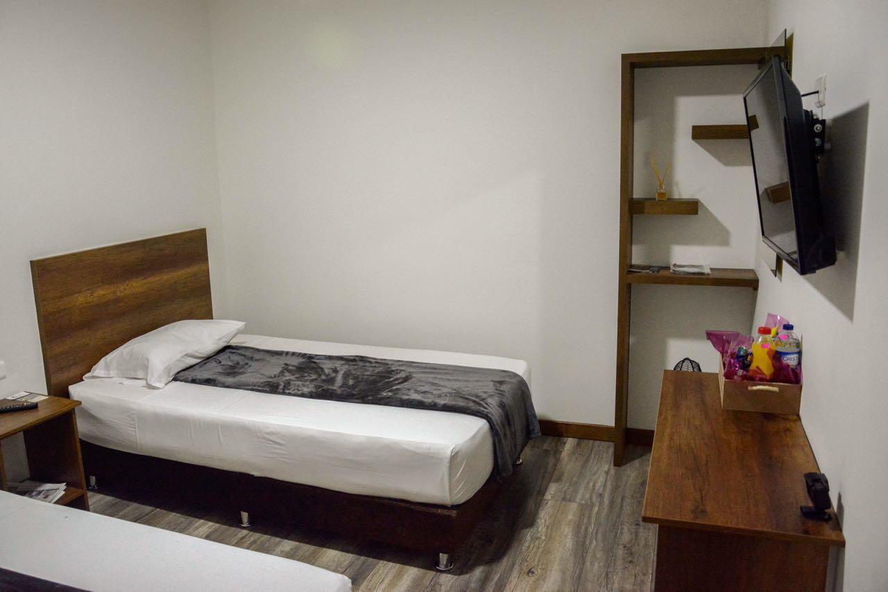 Hotel Junior Plaza Apía エクステリア 写真